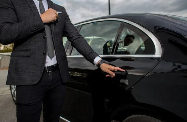Professional Monthly Driver Service in Dubai